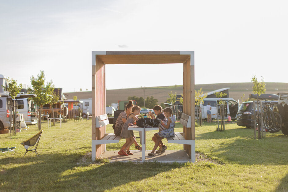 Elektronický pop a autorské čtení. Další event v Kempusu na poli